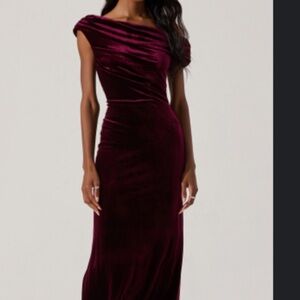Astr one shoulder velvet midi dress in color wine